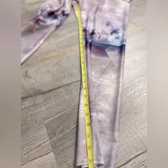 American Eagle• Marbled Purple White Hi-Rise Leggings, Size L, EUC - Picture 10 of 11